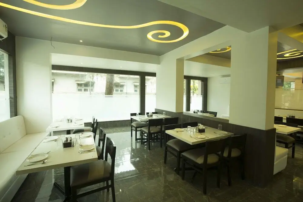 Панвель: Treebo Tryst Crown Inn