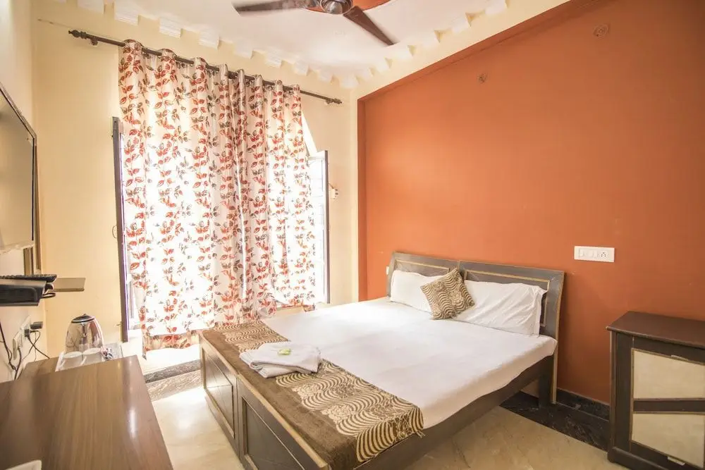 Дехрадун: Hotel Bajaj Inn