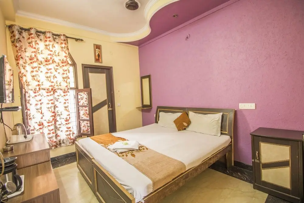 Дехрадун: Hotel Bajaj Inn
