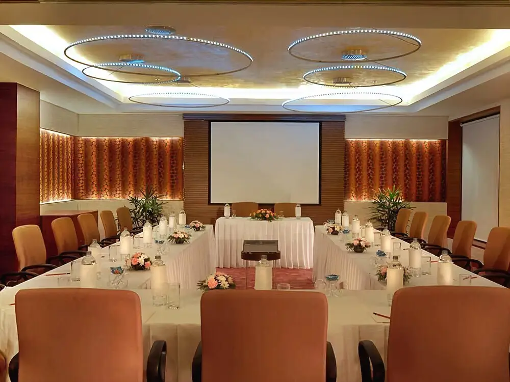 Амби Вэлли Сити: Lavasa Select Dasve