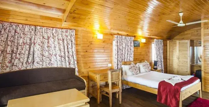 Вагатор: Aryans Hotel