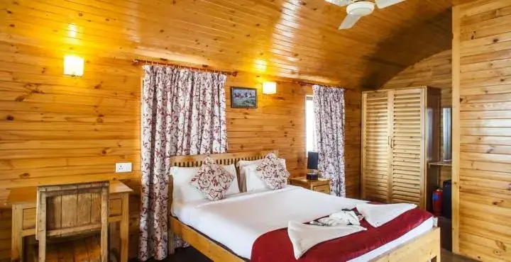Вагатор: Aryans Hotel