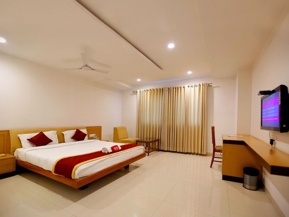 Хидерабад: OYO 381 Hotel Sybaritic Suites Gachibowli