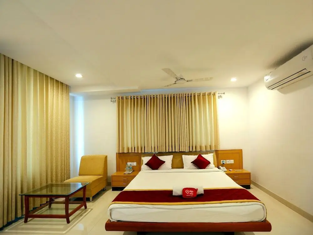 Хидерабад: OYO 381 Hotel Sybaritic Suites Gachibowli