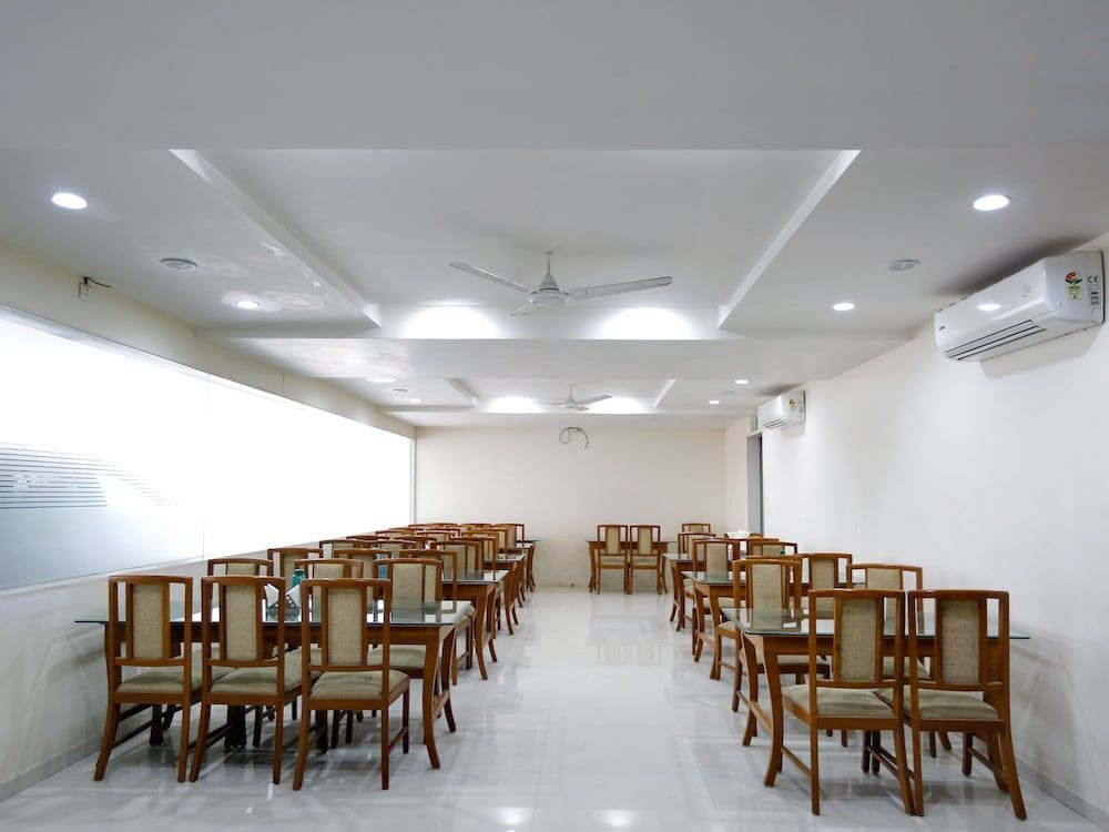 Хидерабад: OYO 381 Hotel Sybaritic Suites Gachibowli