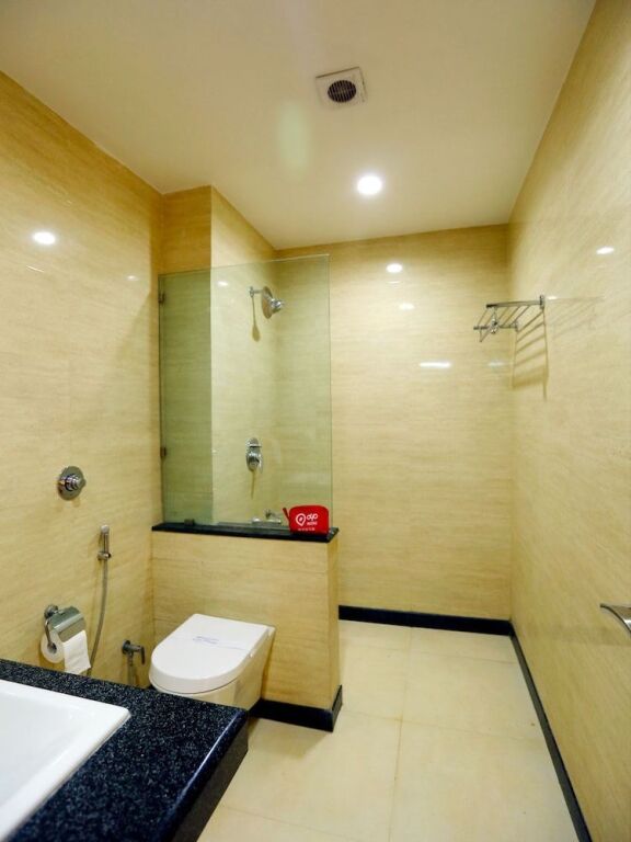 Хидерабад: OYO 381 Hotel Sybaritic Suites Gachibowli
