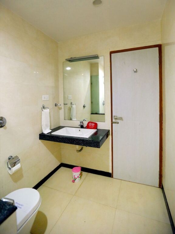 Хидерабад: OYO 381 Hotel Sybaritic Suites Gachibowli