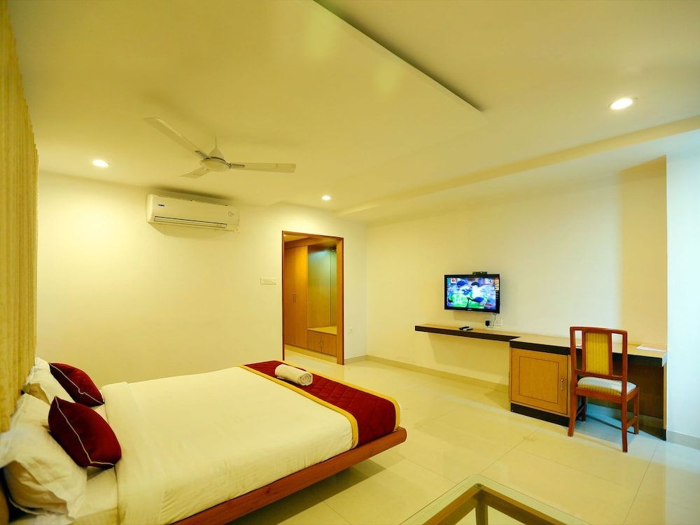 Хидерабад: OYO 381 Hotel Sybaritic Suites Gachibowli