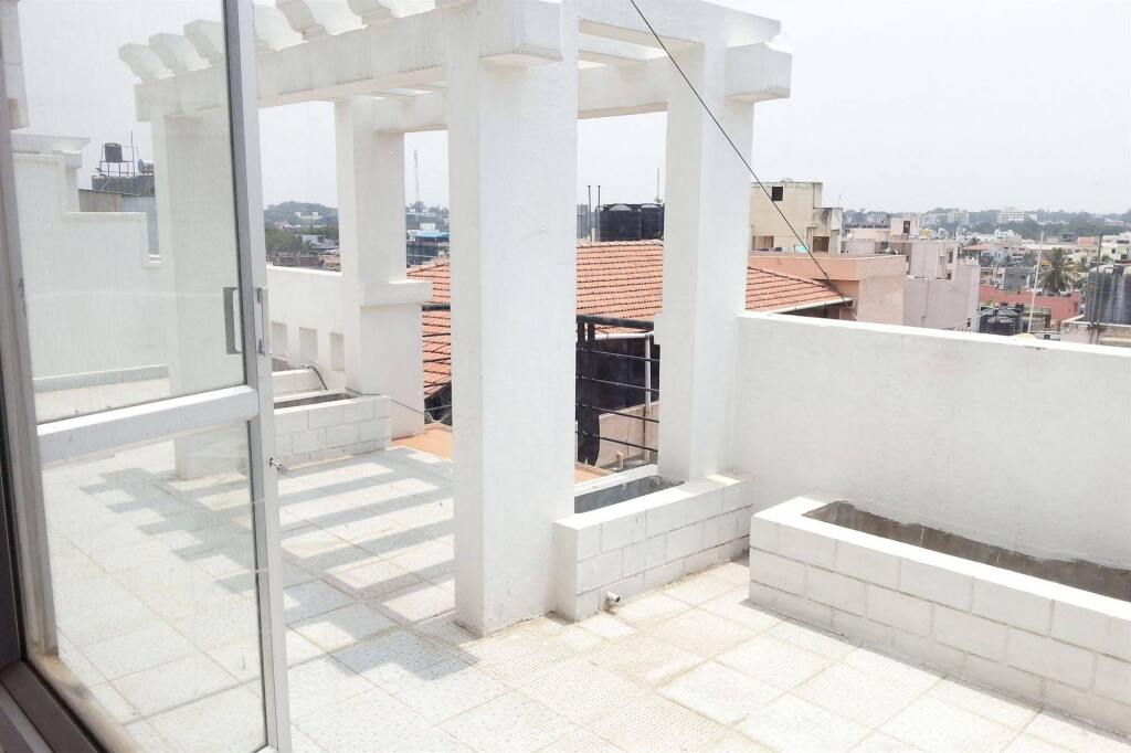 Бангалор: The Grand Serenity Apartment