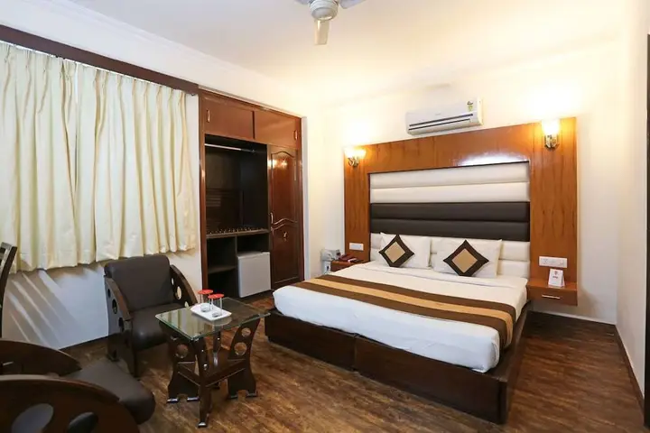 Нью-Дели: Hotel Zara Grand
