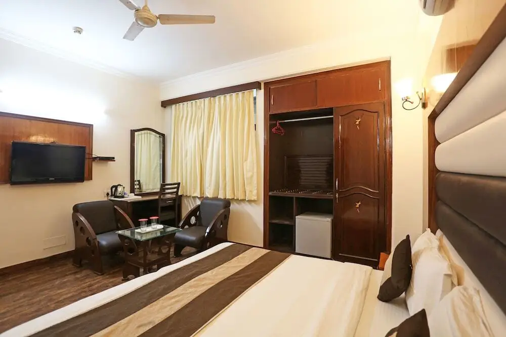 Нью-Дели: Hotel Zara Grand