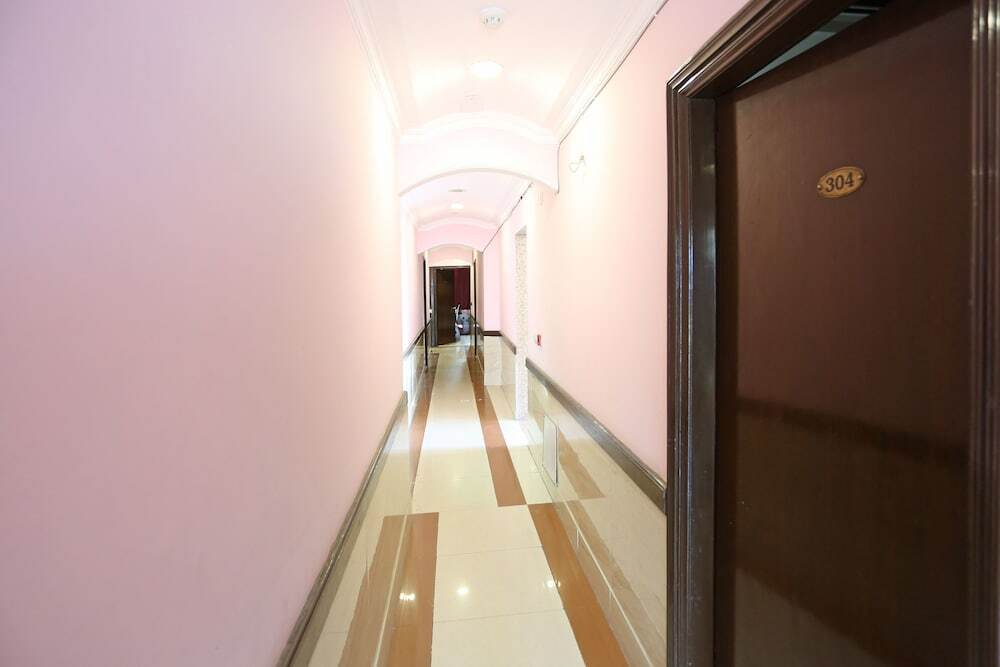 Нью-Дели: Hotel Zara Grand