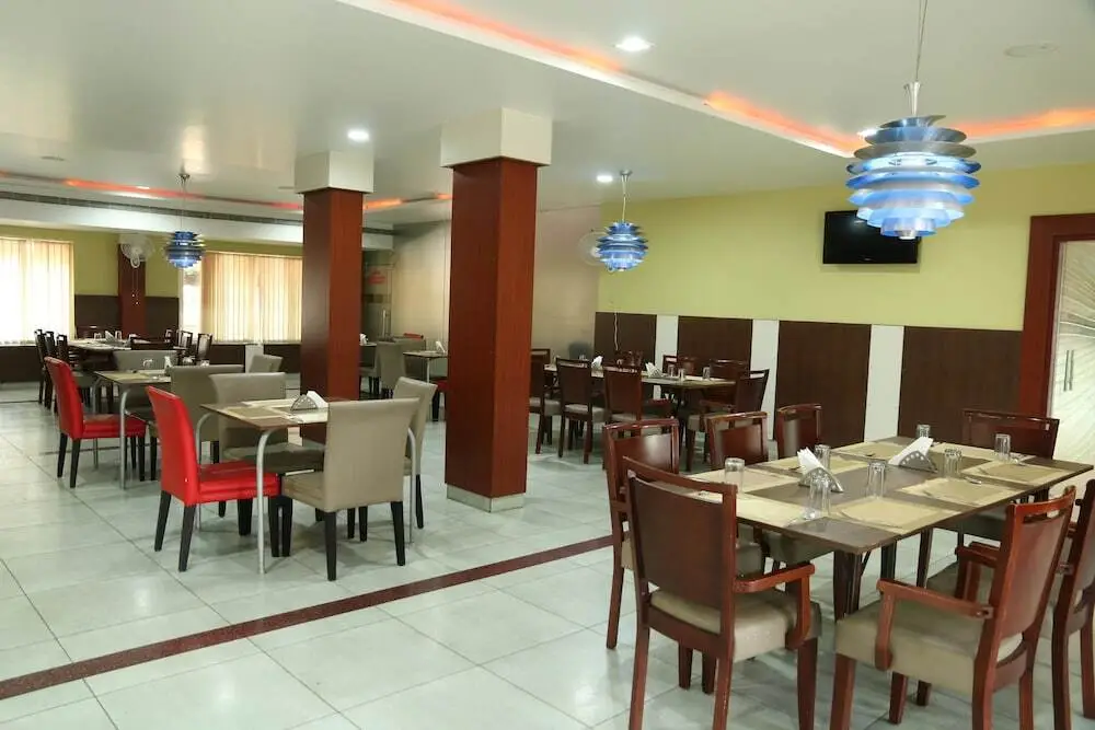 Тирупати: OYO 1843 Hotel PLR Kandy