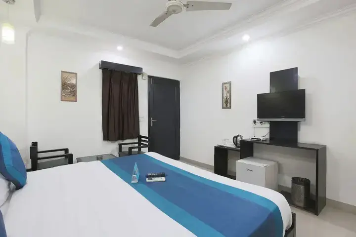 Нью-Дели: FabHotel Kailash Colony Metro Station
