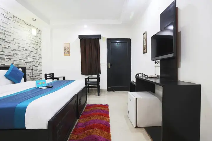 Нью-Дели: FabHotel Kailash Colony Metro Station