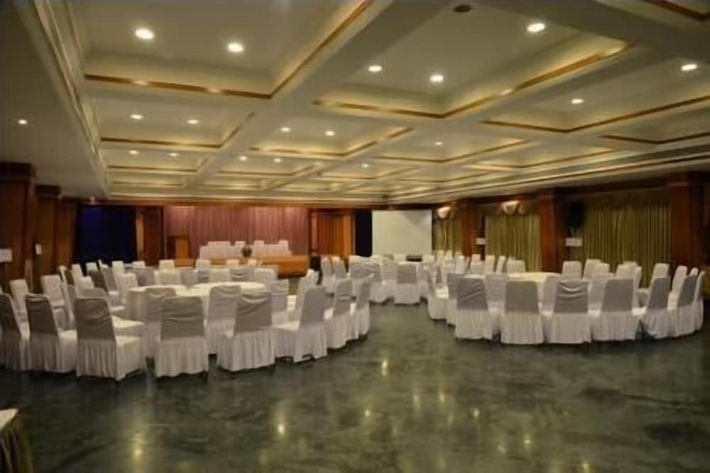 Пимпри-Чинчвад: Hotel Kala Sagar
