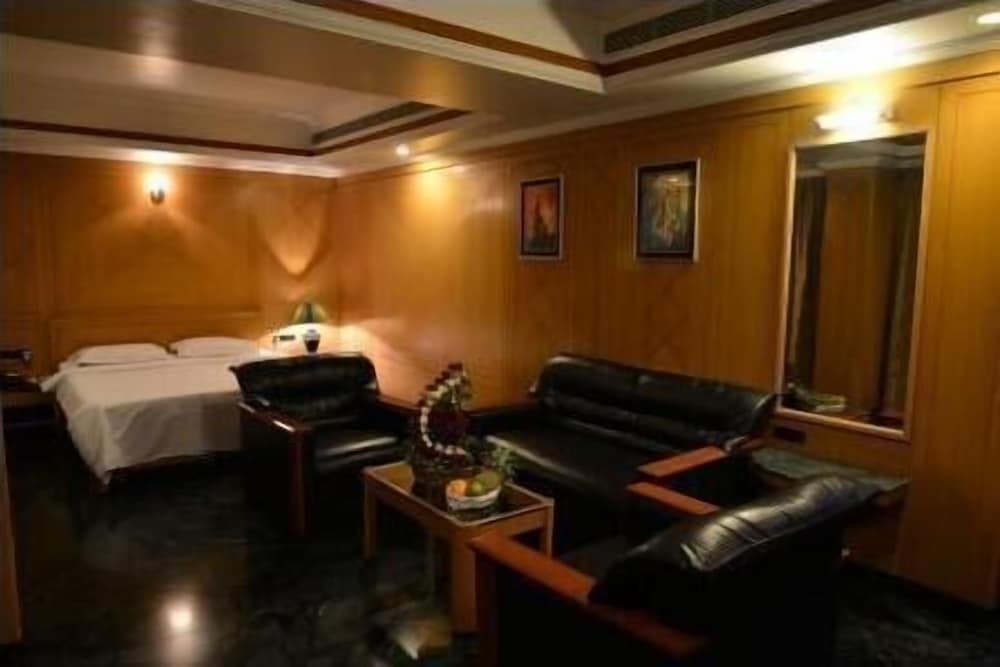 Пимпри-Чинчвад: Hotel Kala Sagar