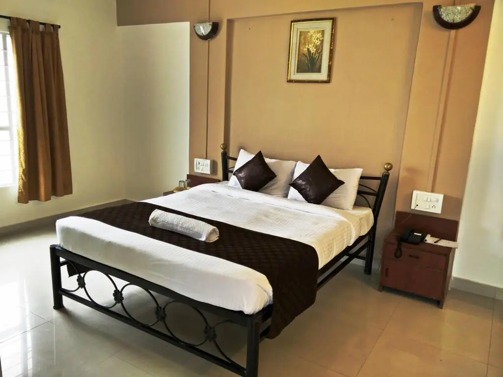 Пуна: OYO 1065 Hotel HMR Royal Inn