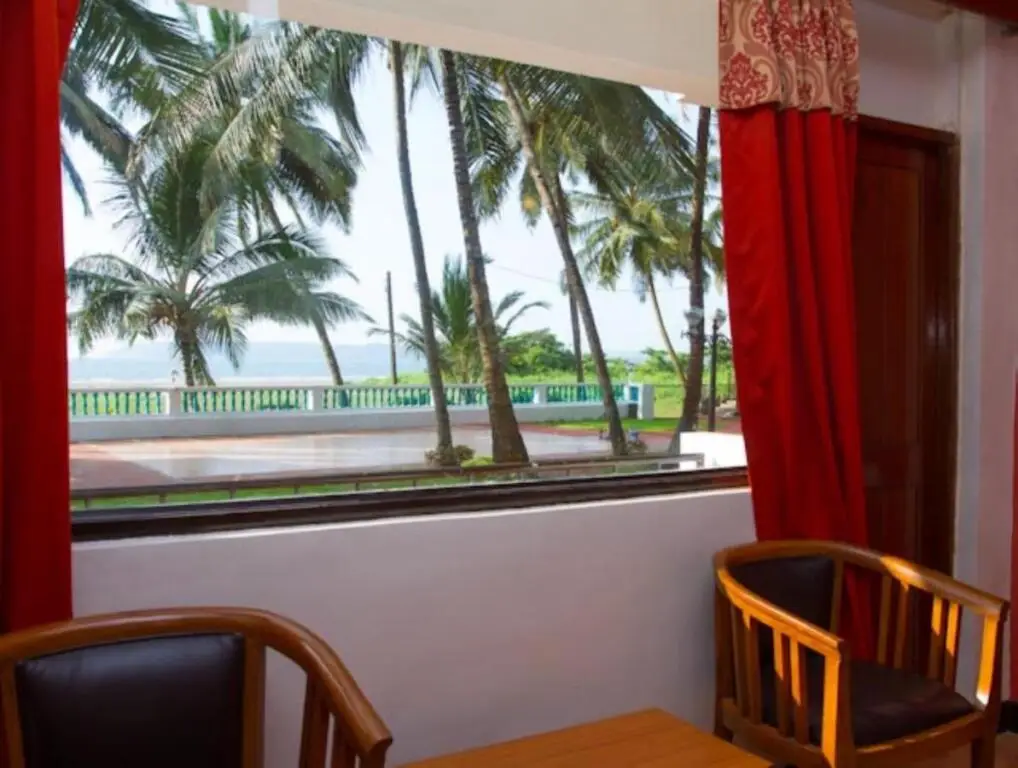 Панаджи: Swim Sea Beach Resort