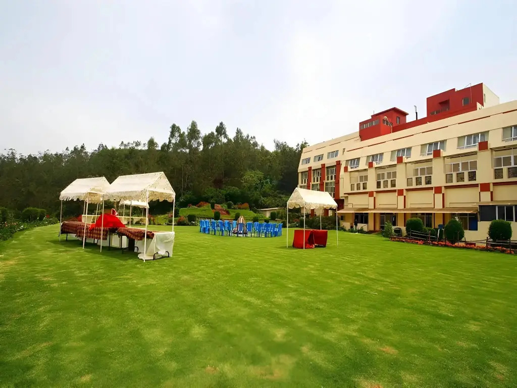 Ути: The Monarch Hotel