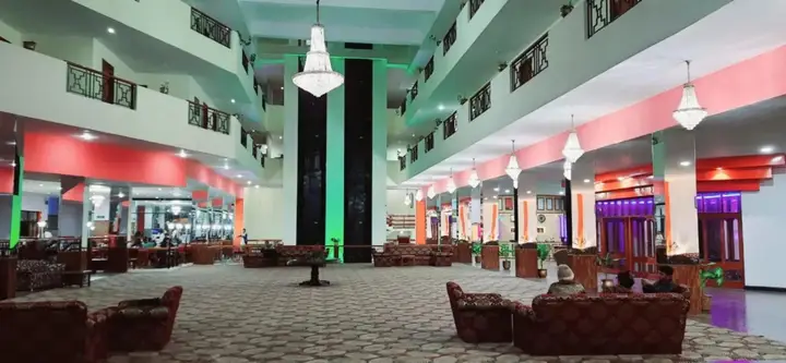 Ути: The Monarch Hotel