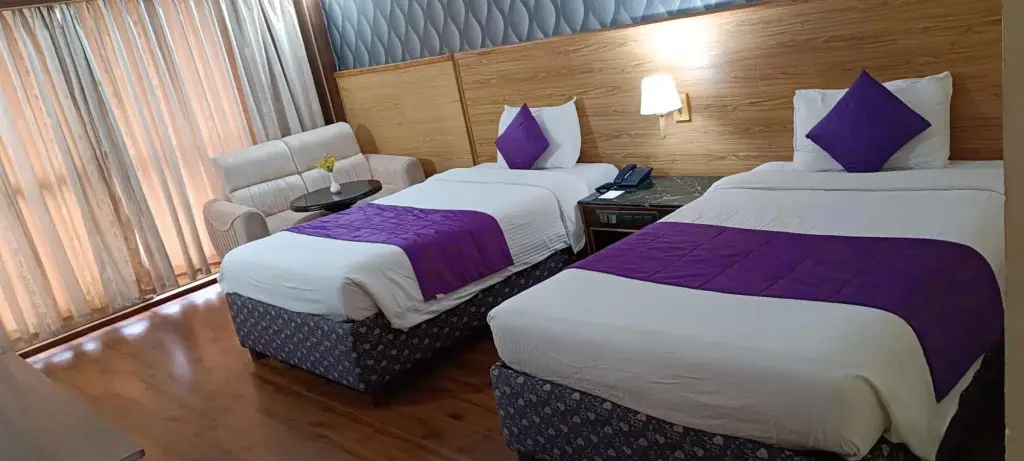 Ути: The Monarch Hotel