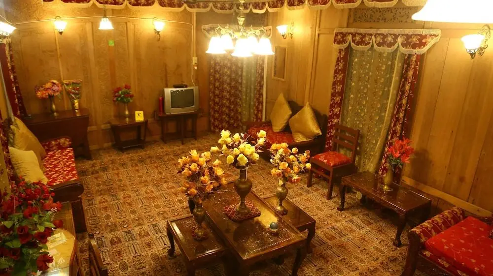 Шринагар: Aziz Palace Group of Houseboats