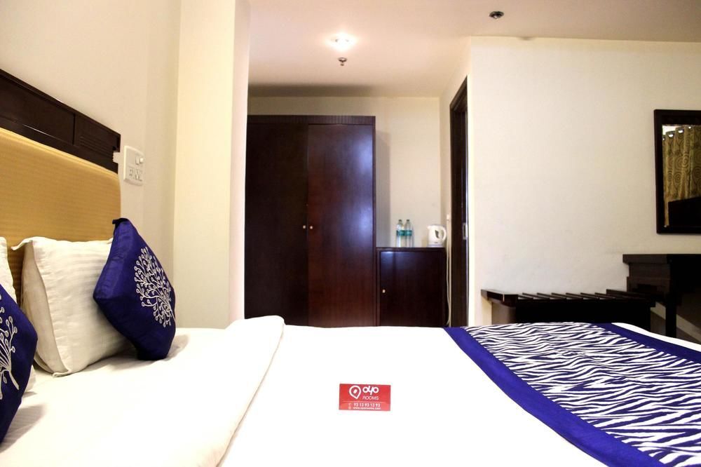 Нойда: OYO Premium Noida Sector 66