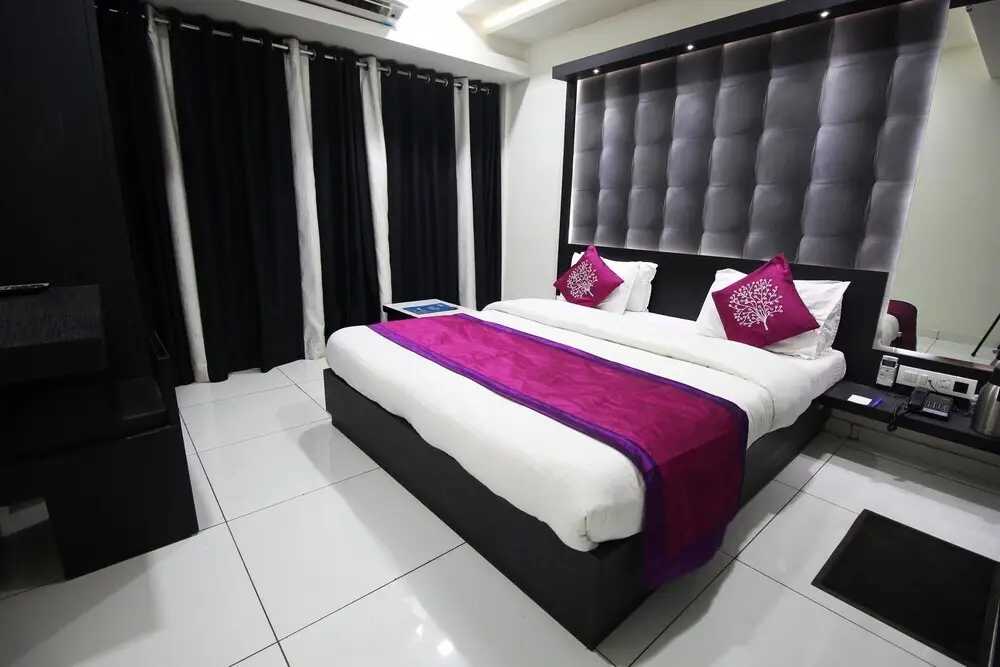 Раджкот: OYO 1319 Hotel Paramount Inn