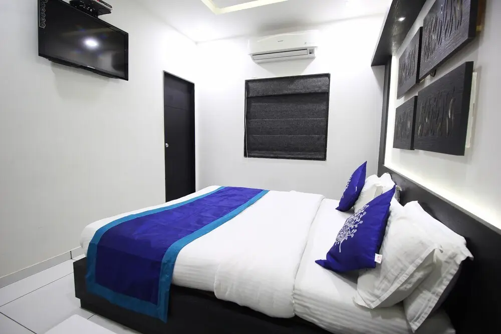 Раджкот: OYO 1319 Hotel Paramount Inn