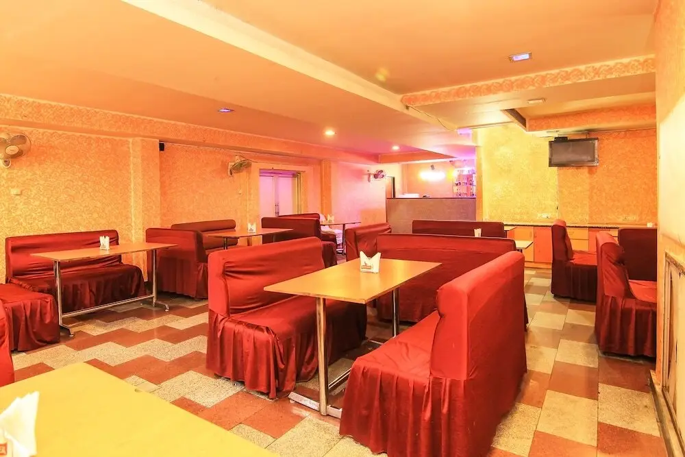 Лакхнау: OYO Rooms Naka Hindola Chauraha