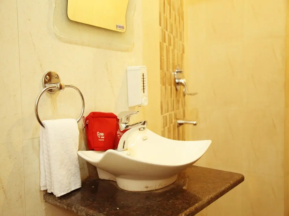 Колката: OYO 2302 Ballygunge