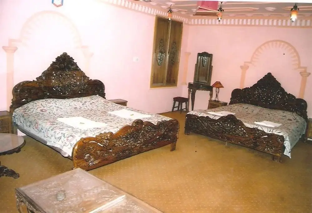 Шринагар: Hotel Zahgeer Continental, Srinagar