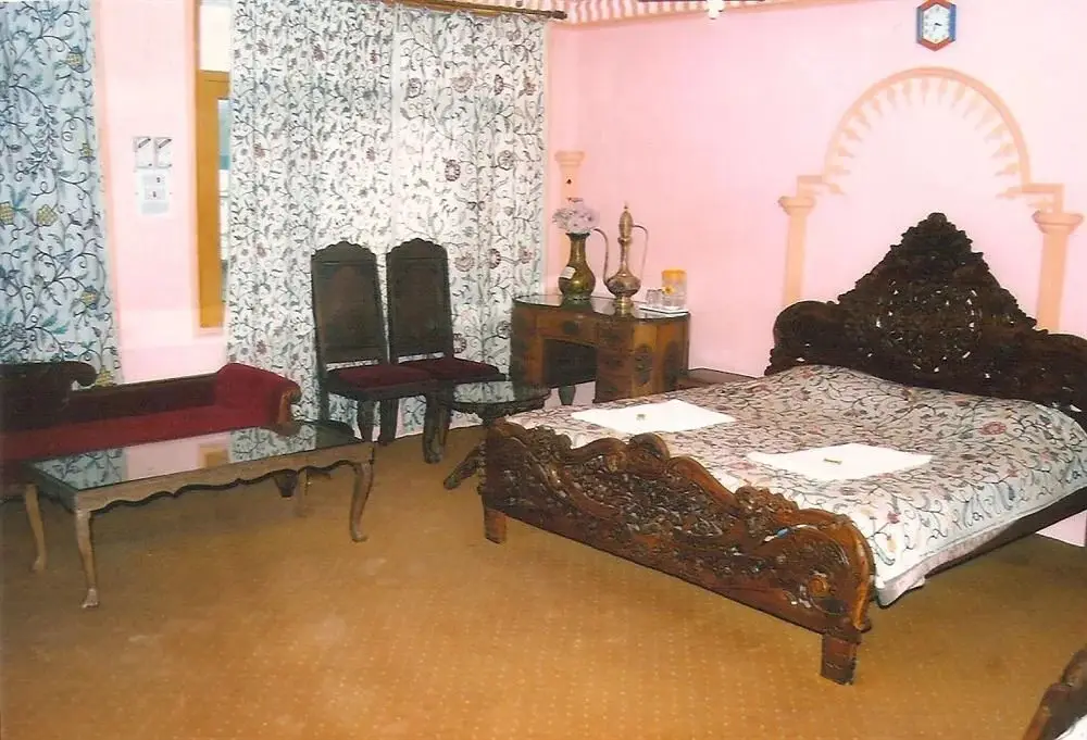Шринагар: Hotel Zahgeer Continental, Srinagar