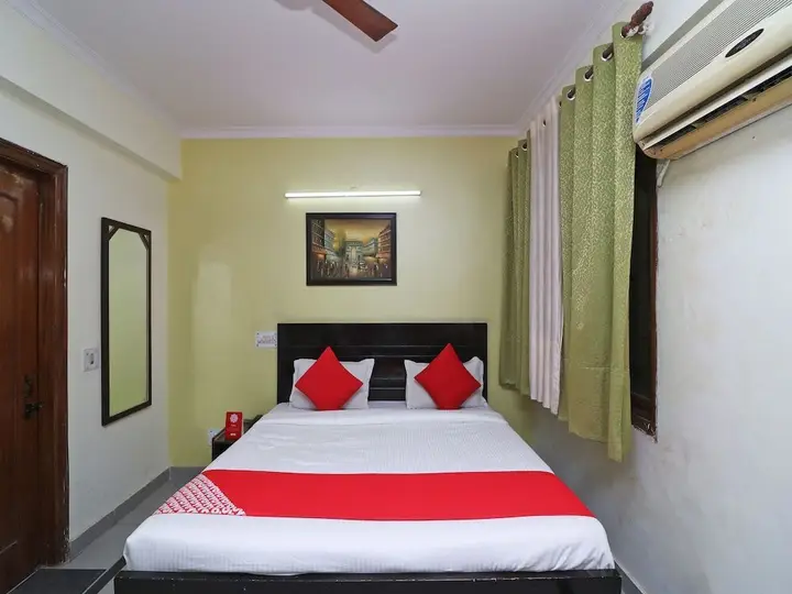 Нойда: OYO 598 Hotel B K House