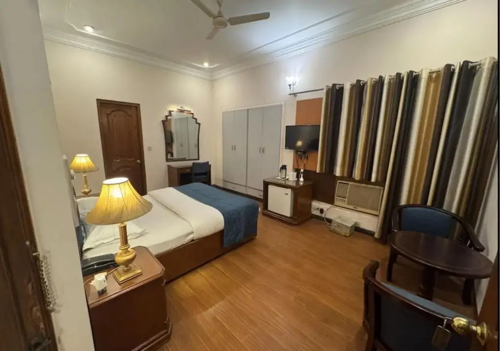 Праяградж: OYO 2147 Hotel Imperial House
