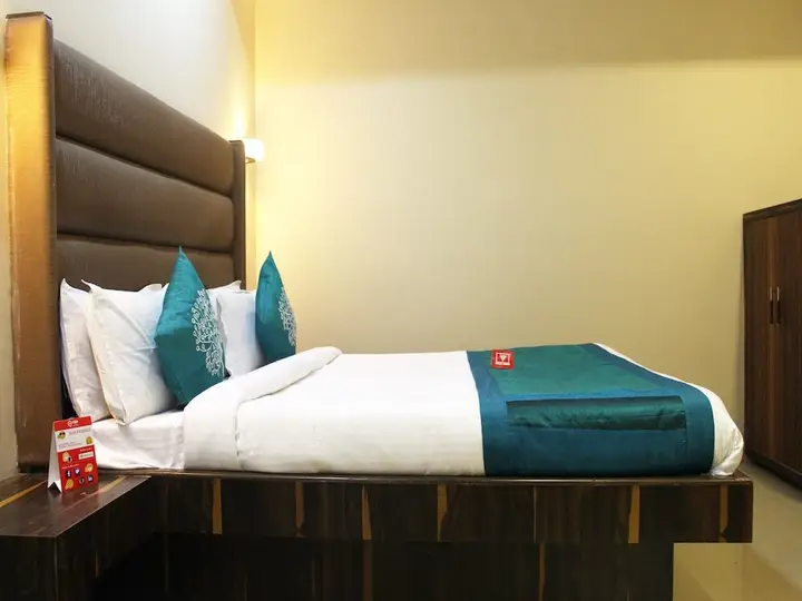 Матхура: OYO 1884 Hotel Heera Continental
