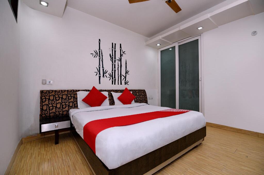 Нойда: OYO Townhouse 380 Hotel Atithee Residency