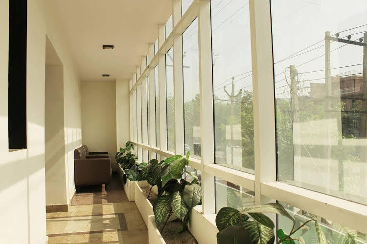 Фаридабад: OYO 672 Hotel Diamond Inn