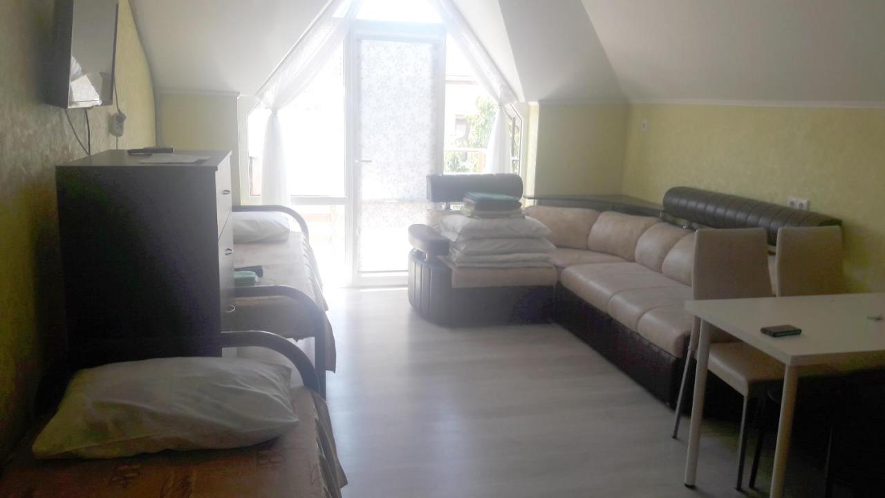 Витязево: Guesthouse Uyut