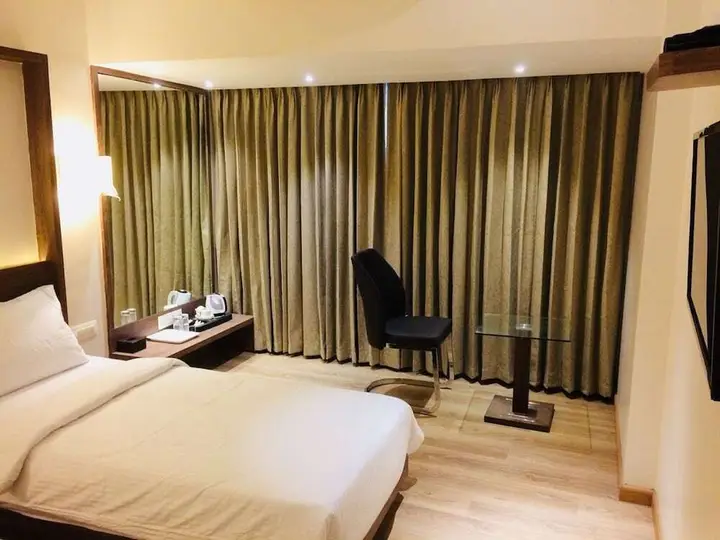 Мумбаи: Hotel Aarya International, Santa Cruz, Mumbai
