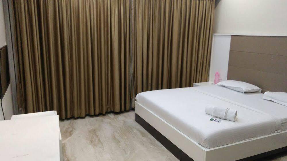 Пуна: Kalpatharuvu Service Apartment