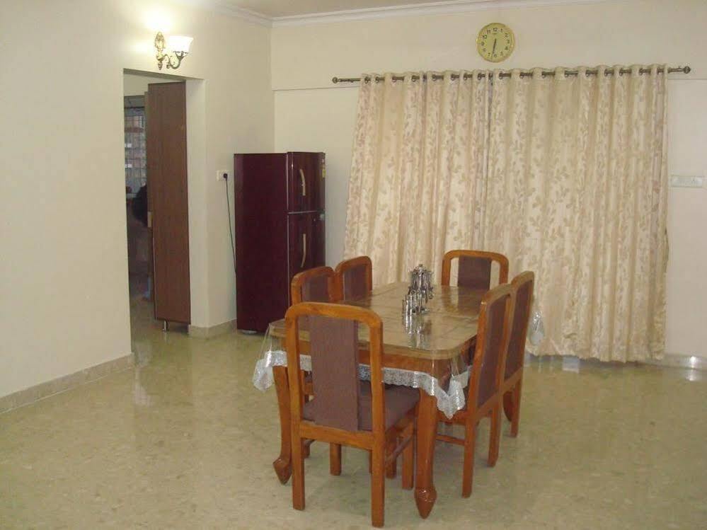 Пуна: Kalpatharuvu Service Apartment