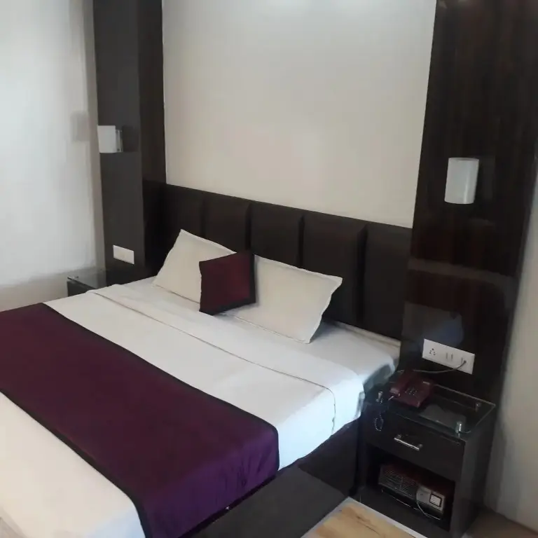 Праяградж: Hotel UR