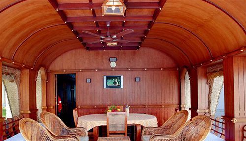 Кумараком: Paradise Resorts