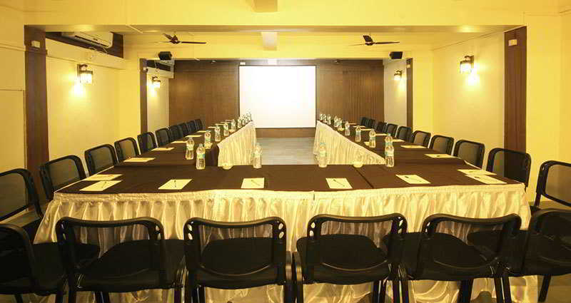Тхане: OYO Premium Thane Wagle Industrial Estate