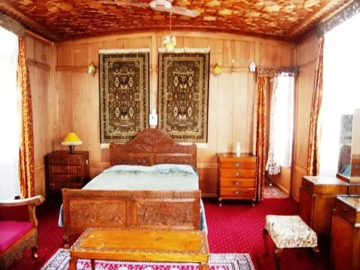 Шринагар: Almost Heaven Group of House Boats