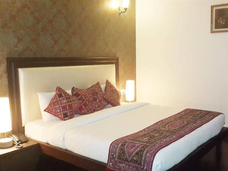 Нью-Дели: Stallen Suites Connaught Mews