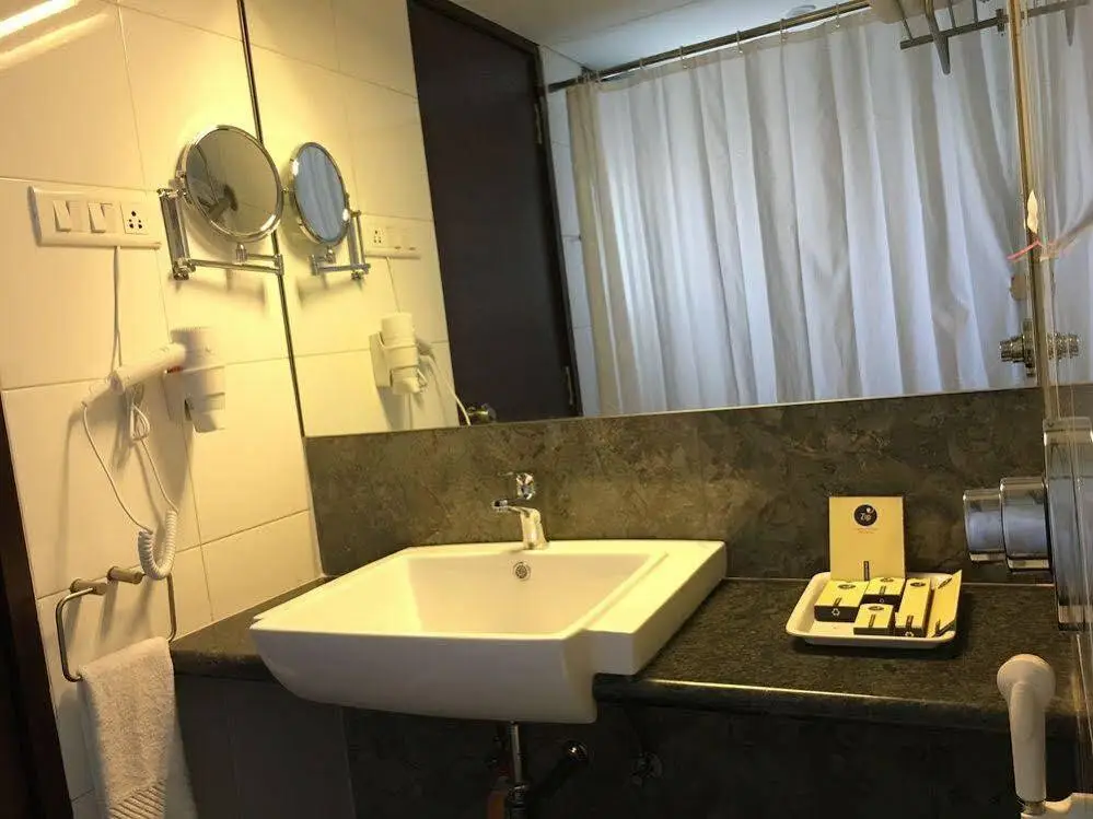 Zip by Spree Hotel vadodara — фото 1