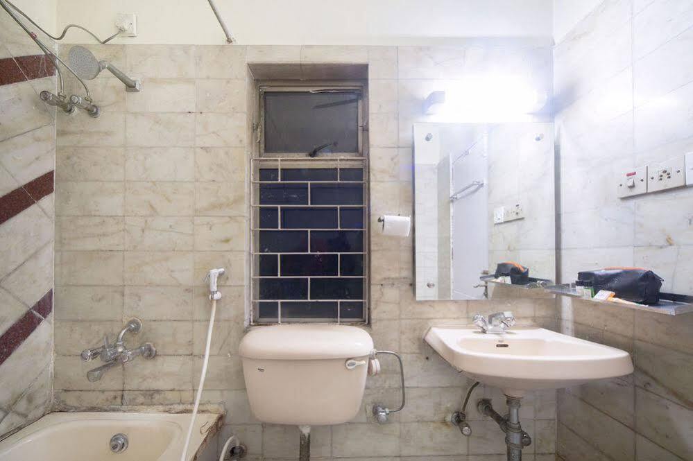 Колката: ZO Rooms Park Street Area